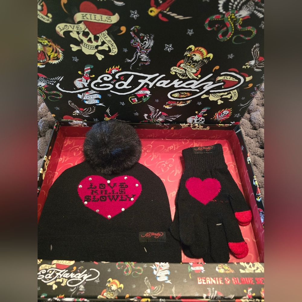 NIB Ed Hardy Beanie & Glove Set